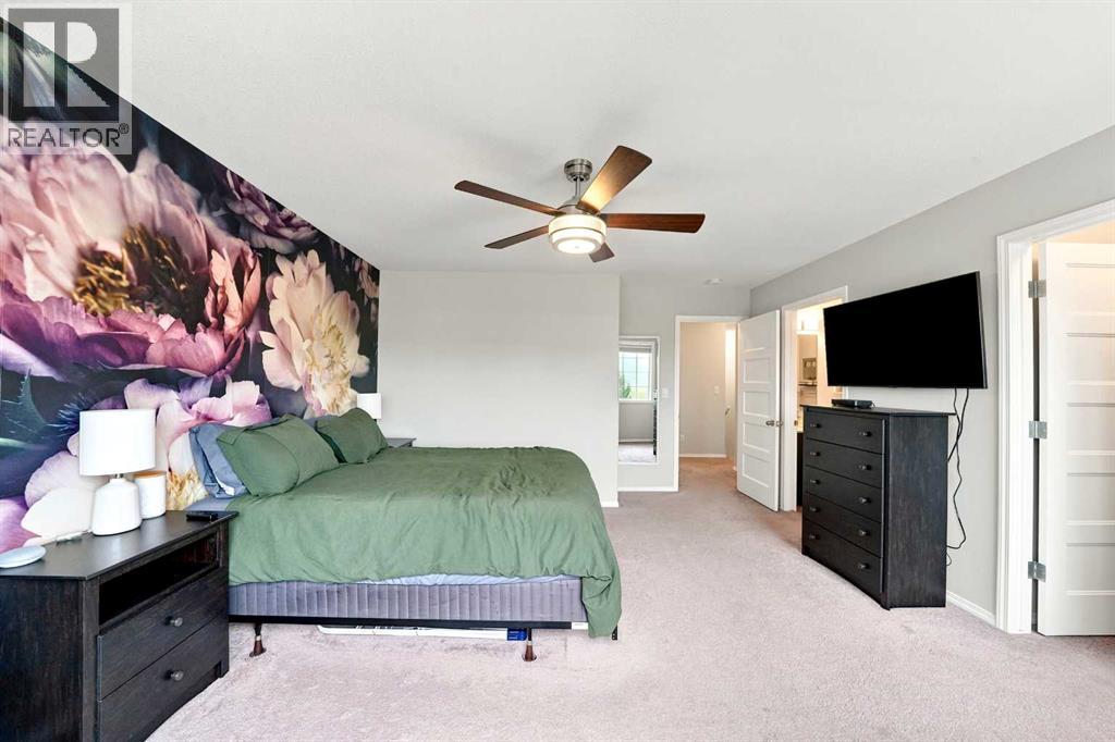 27 Golden Crescent, Red Deer