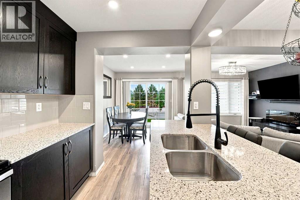 27 Golden Crescent, Red Deer