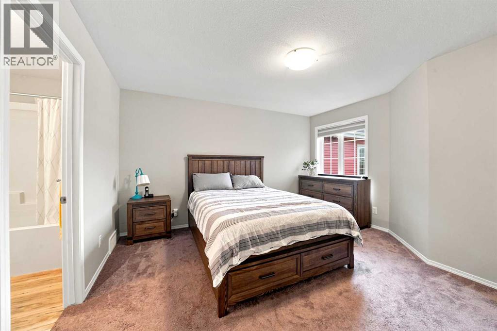 27 Golden Crescent, Red Deer
