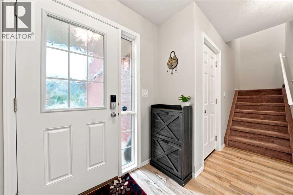 27 Golden Crescent, Red Deer