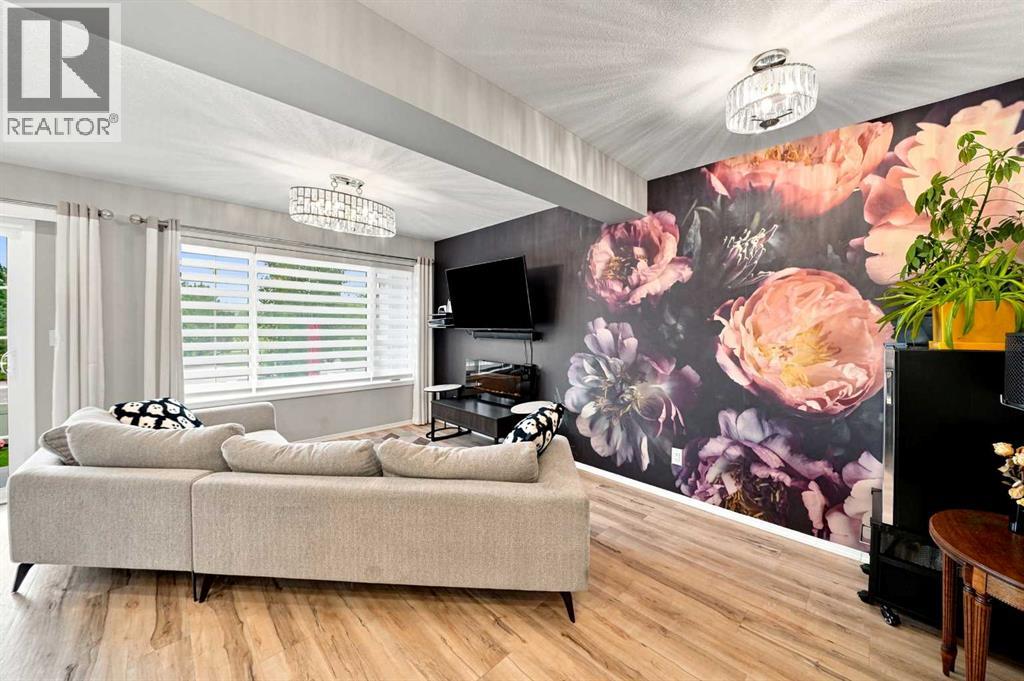 27 Golden Crescent, Red Deer