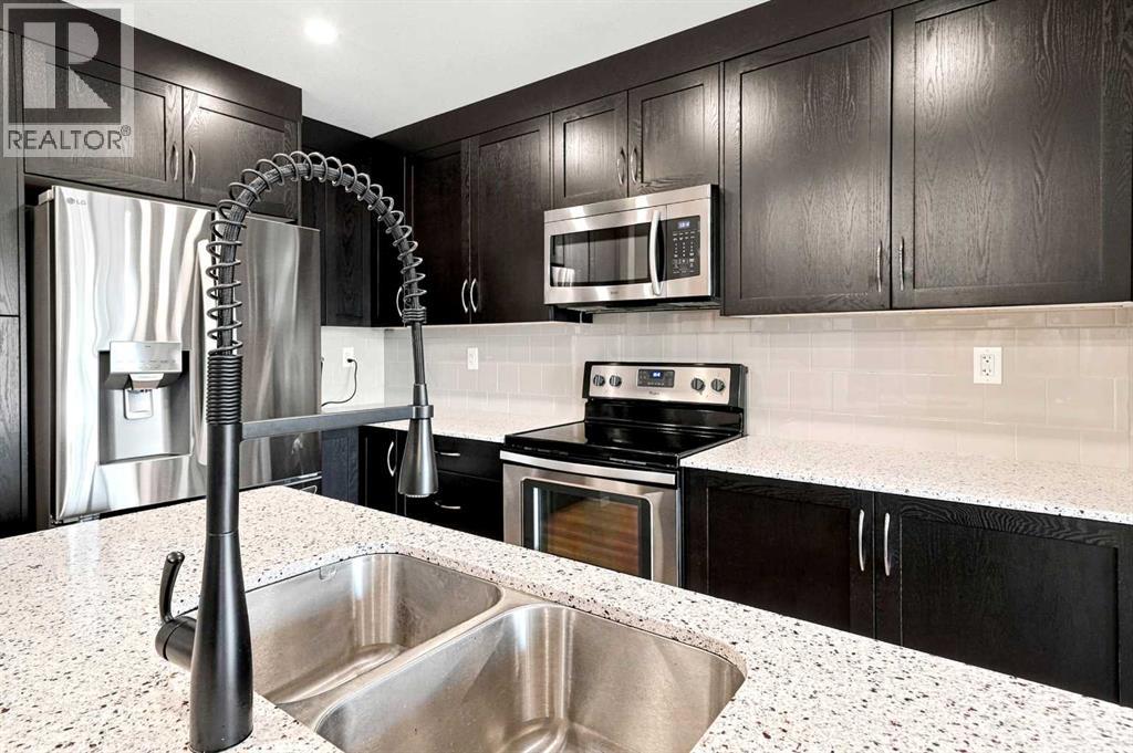 27 Golden Crescent, Red Deer