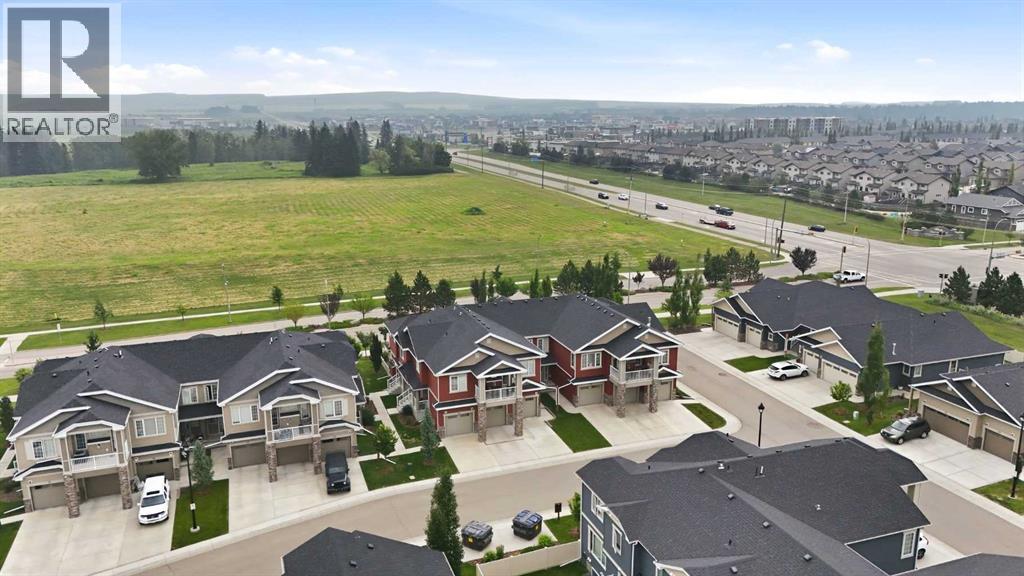 27 Golden Crescent, Red Deer