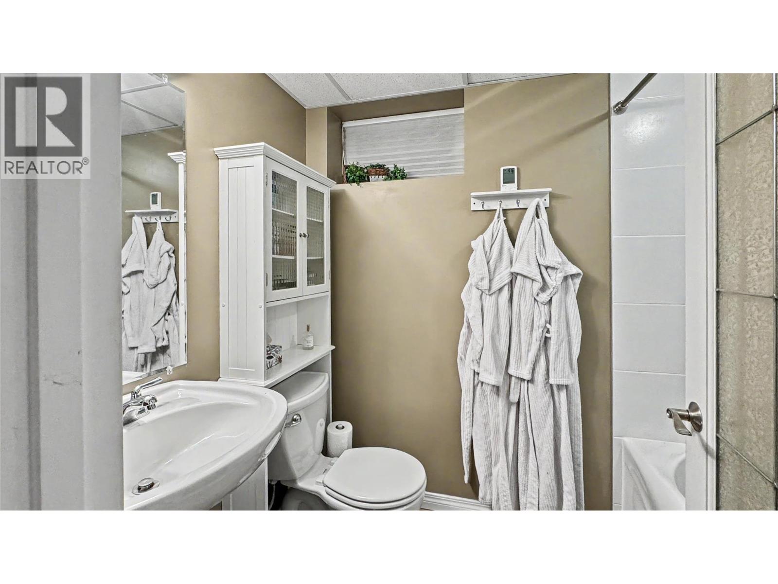 15 15th Avenue S - 32