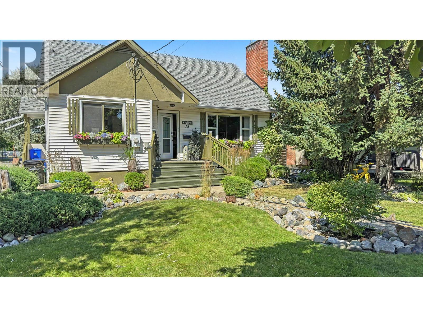 15 15th Avenue S - 2