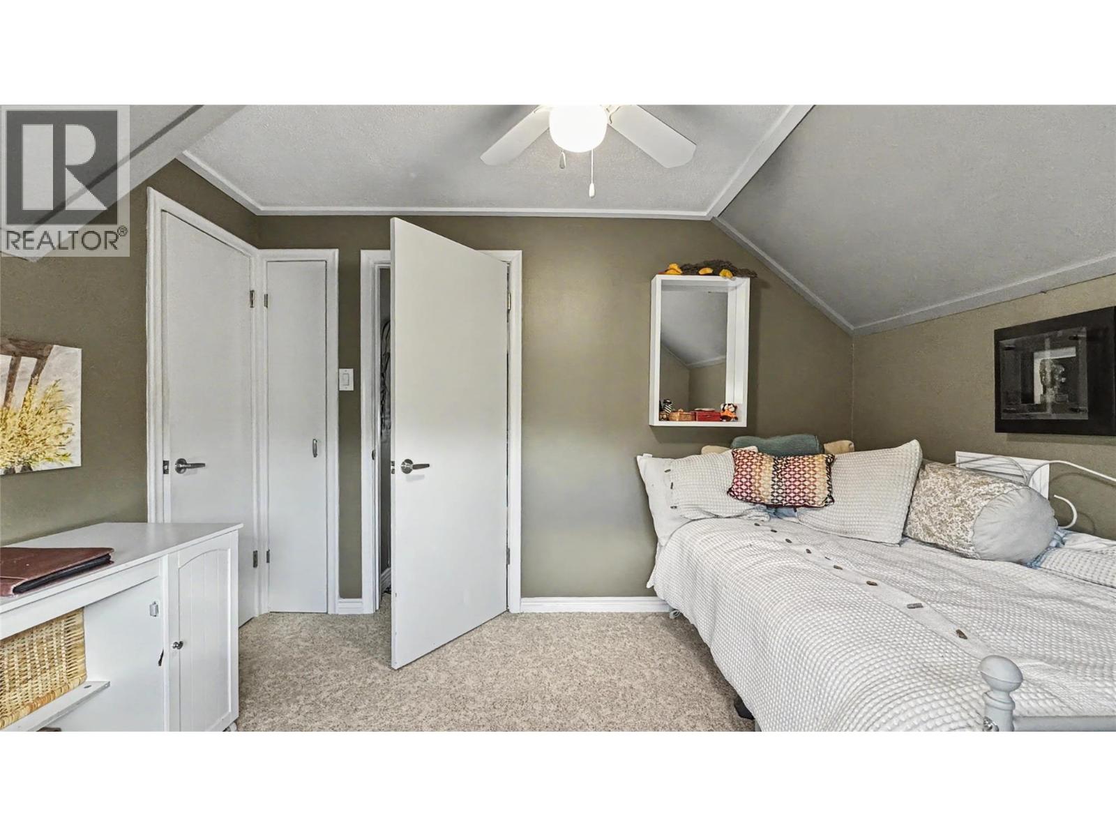 15 15th Avenue S - 21
