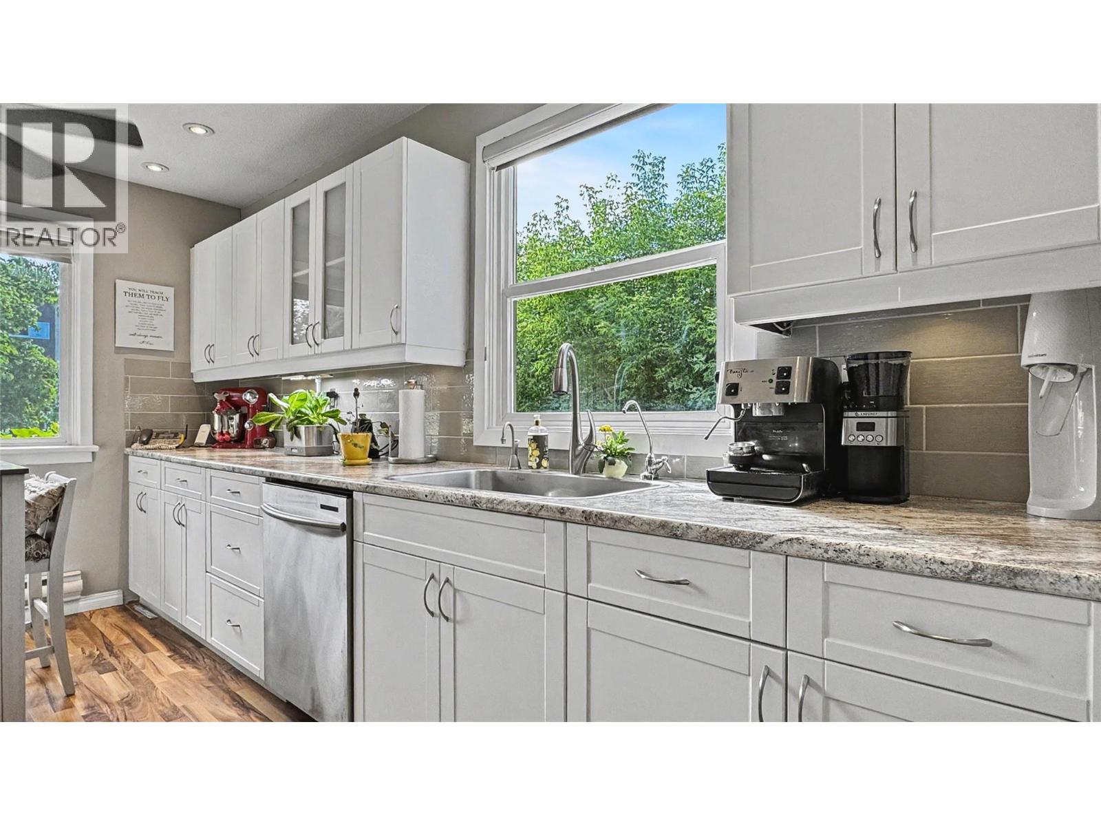 15 15th Avenue S - 12
