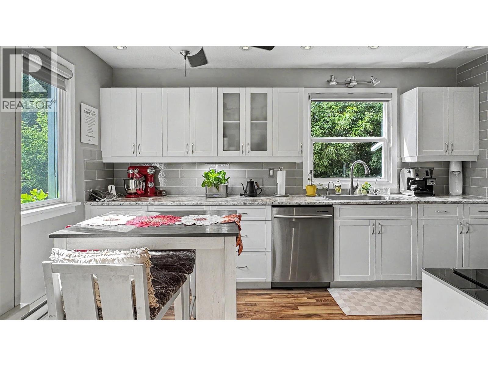 15 15th Avenue S - 9