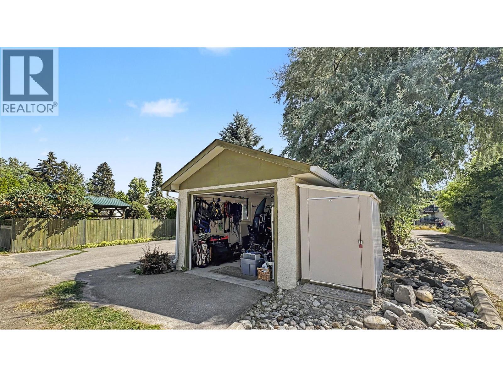 15 15th Avenue S - 42