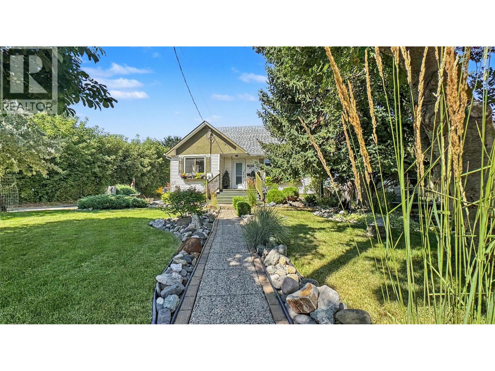 15 15th Avenue S - 44