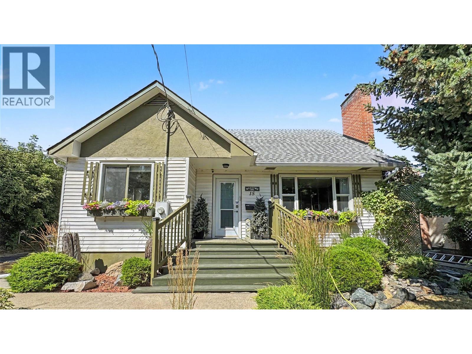 15 15th Avenue S - 1