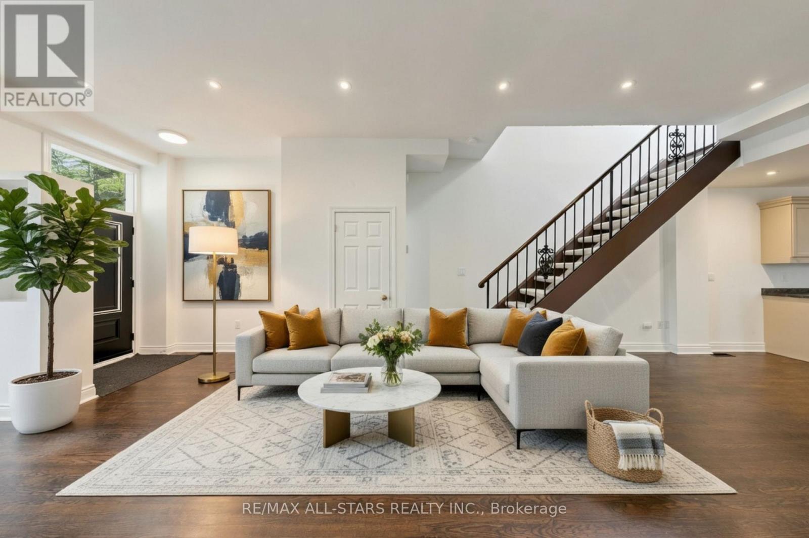 Photo of 68 Macpherson Avenue