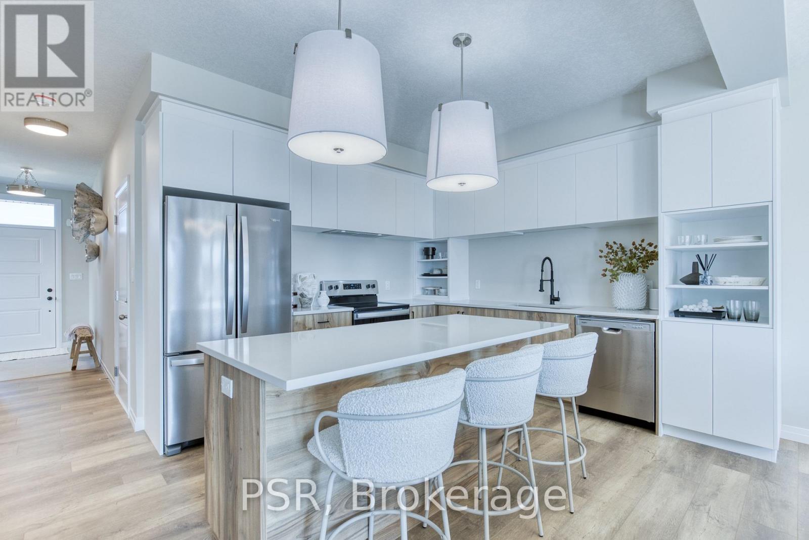 93 RIVERGREEN CRESCENT - 3