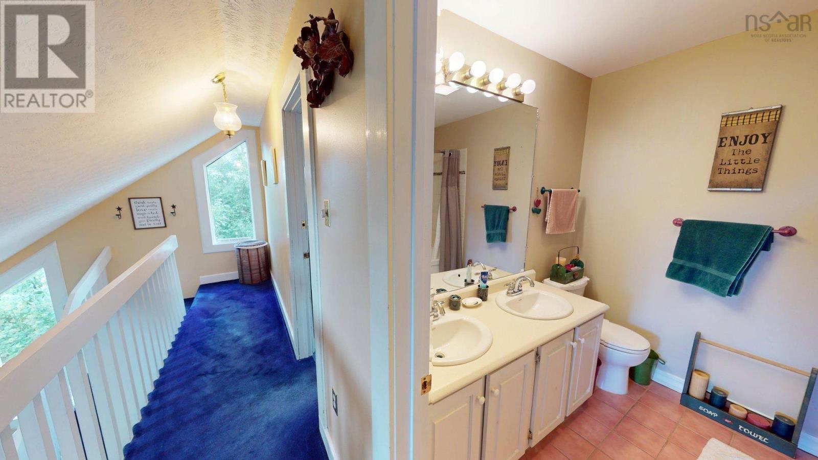 8 Glen Manor Drive - 40