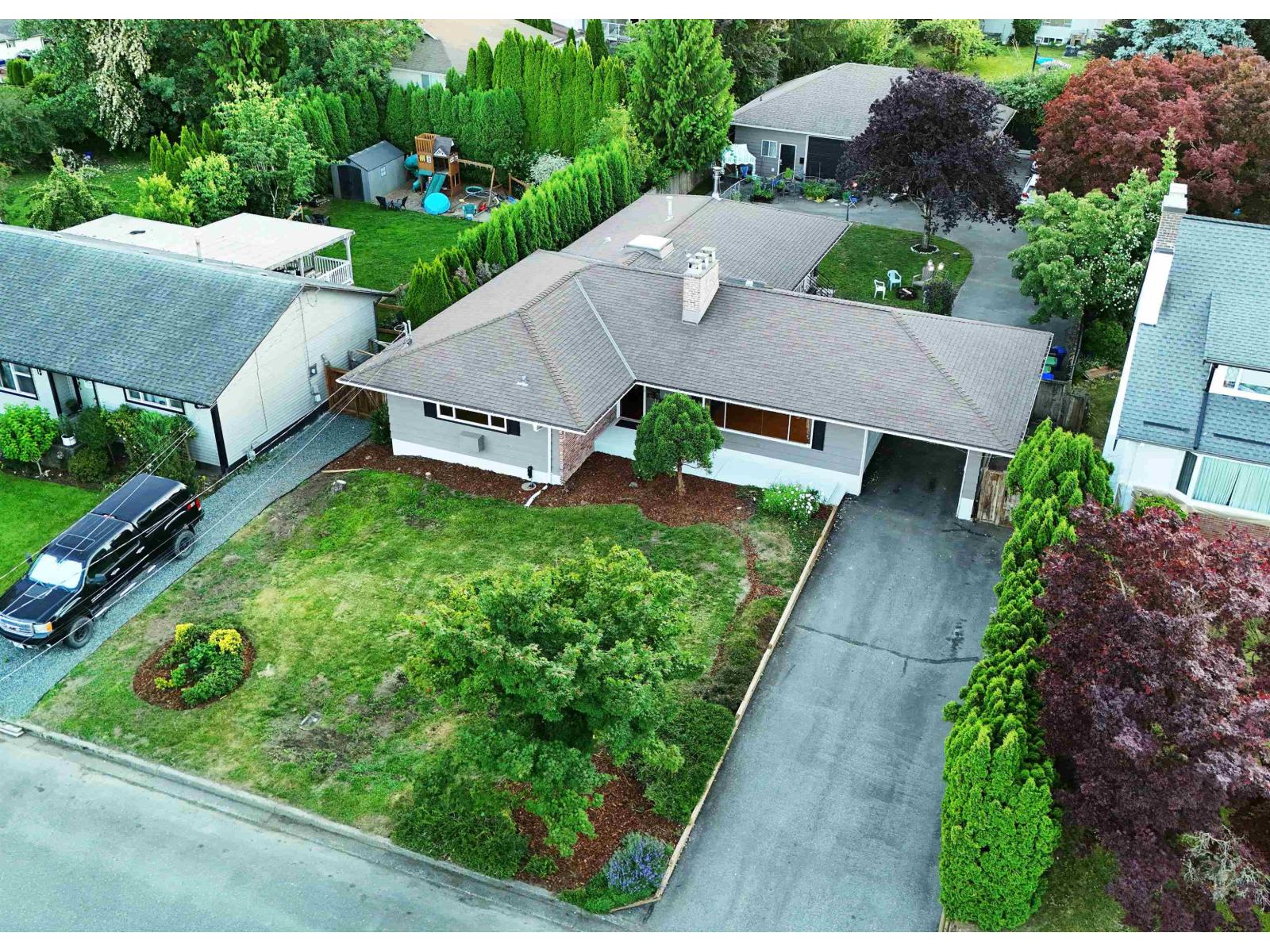 7 Bed, 5 Bath House for Sale in Chilliwack – 9725 JUNIPER STREET, Chilliwack Proper East – MLS# R3150916 - Image 10