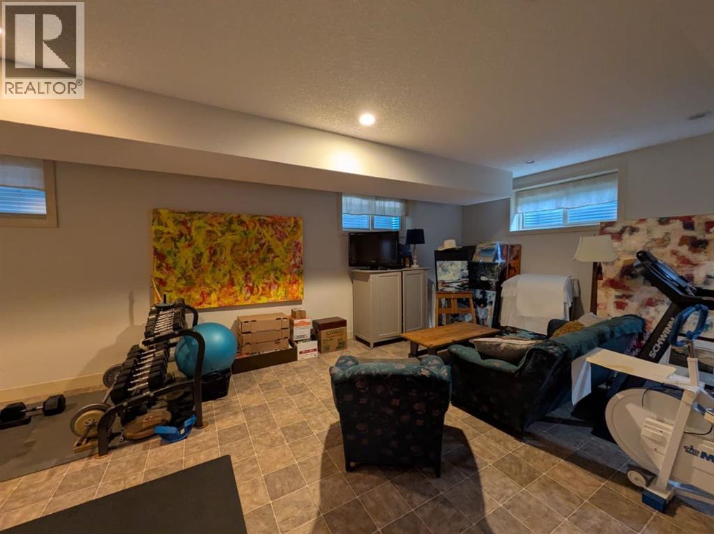 2104 23 Avenue NW - 39