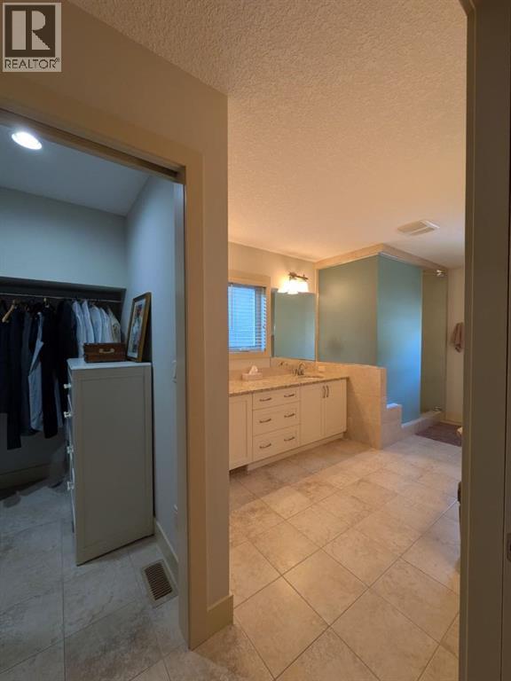 2104 23 Avenue NW - 31
