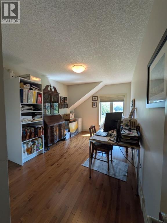 2104 23 Avenue NW - 22