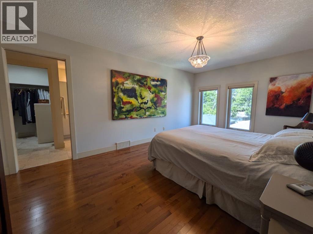 2104 23 Avenue NW - 27
