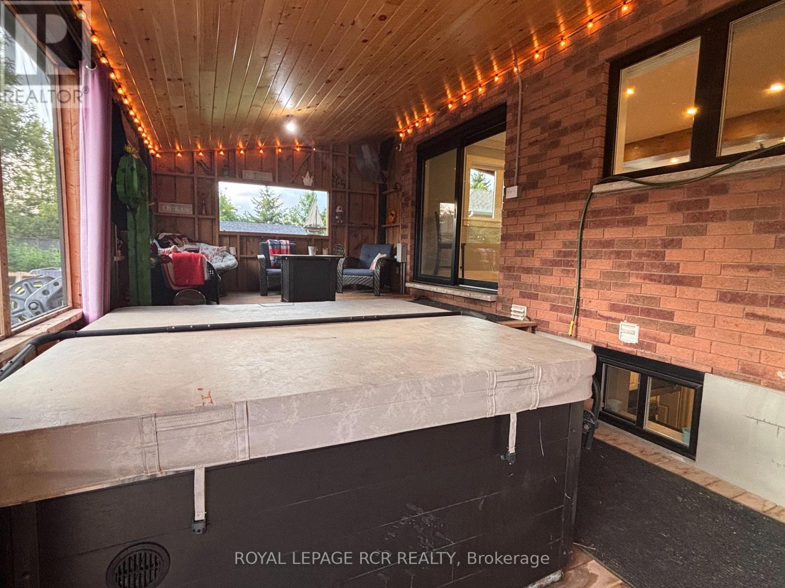 16 LOREE DRIVE - Image 27