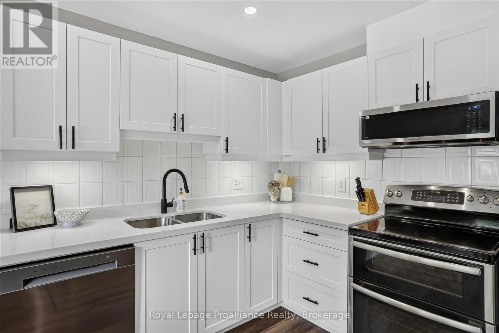1423 GLENFOREST CRESCENT - 19