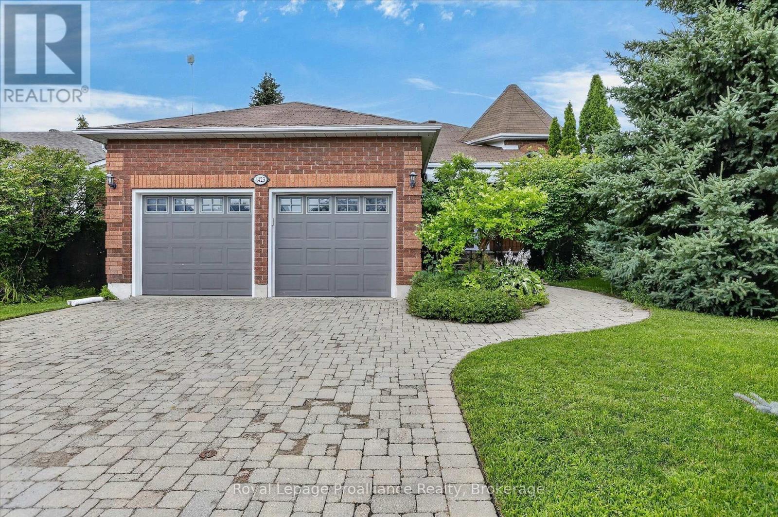1423 GLENFOREST CRESCENT - 2