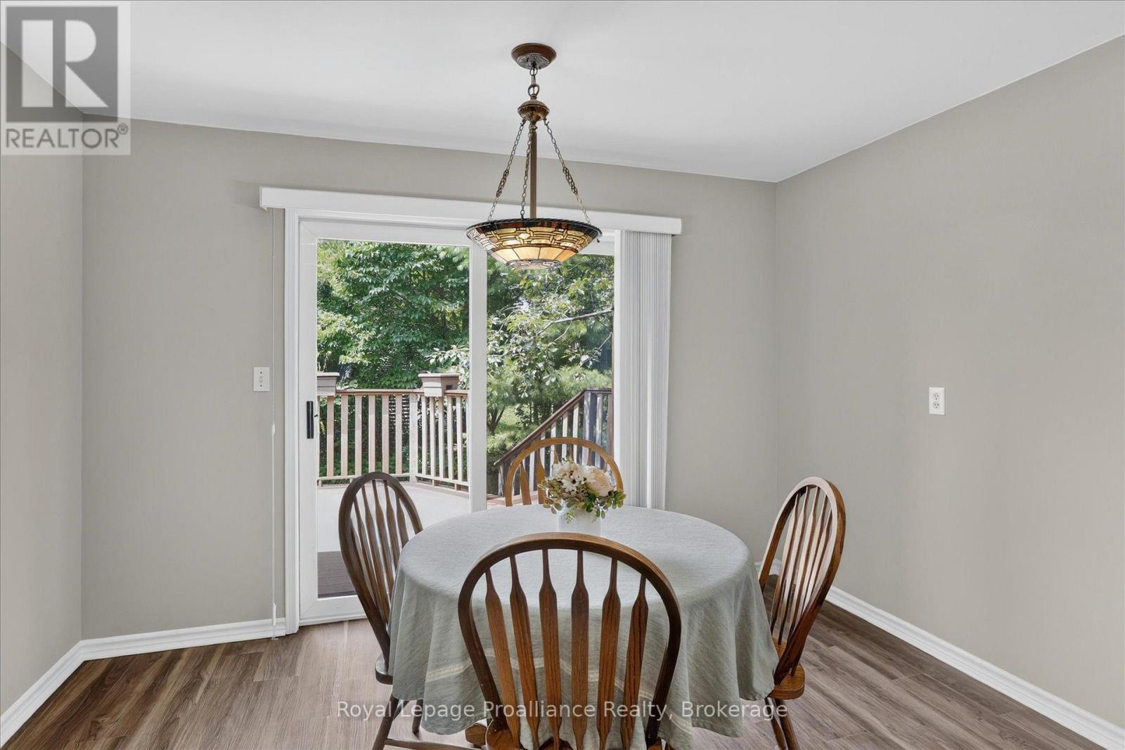 1423 GLENFOREST CRESCENT - 22