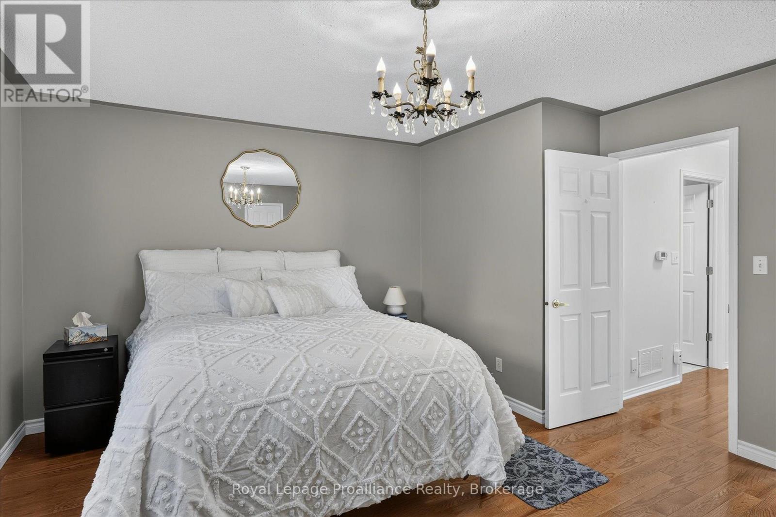 1423 GLENFOREST CRESCENT - 26