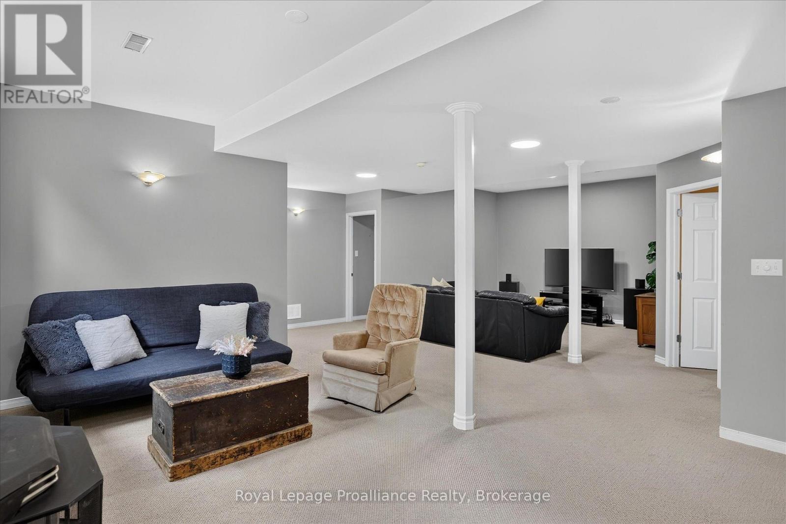 1423 GLENFOREST CRESCENT - 35