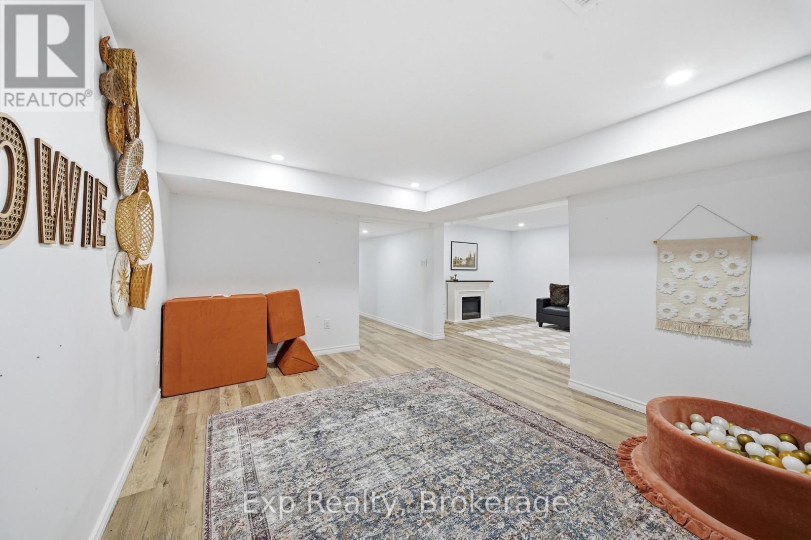 6 COLEMAN DRIVE - 16