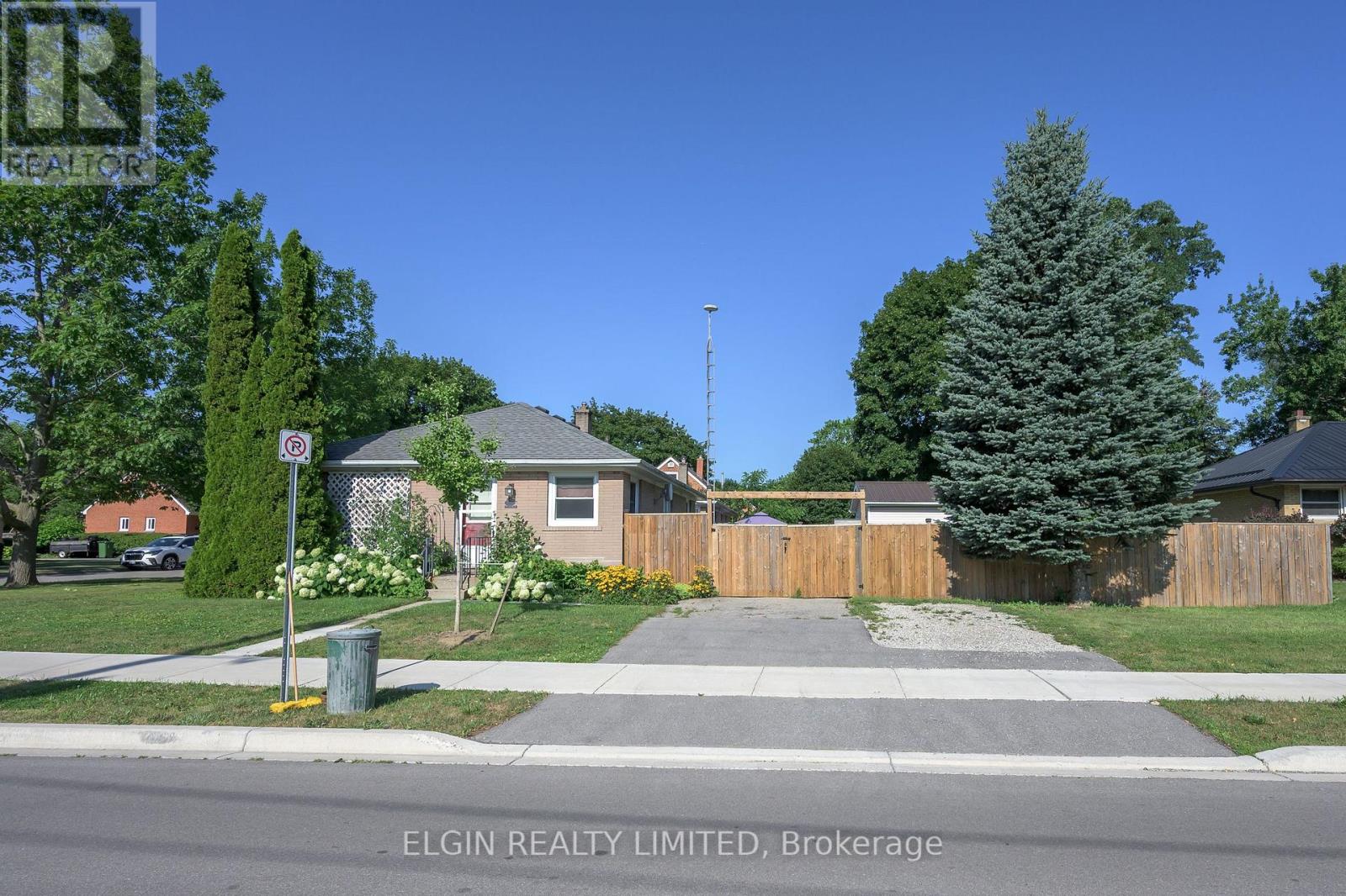 90 DUNKIRK DRIVE - 23