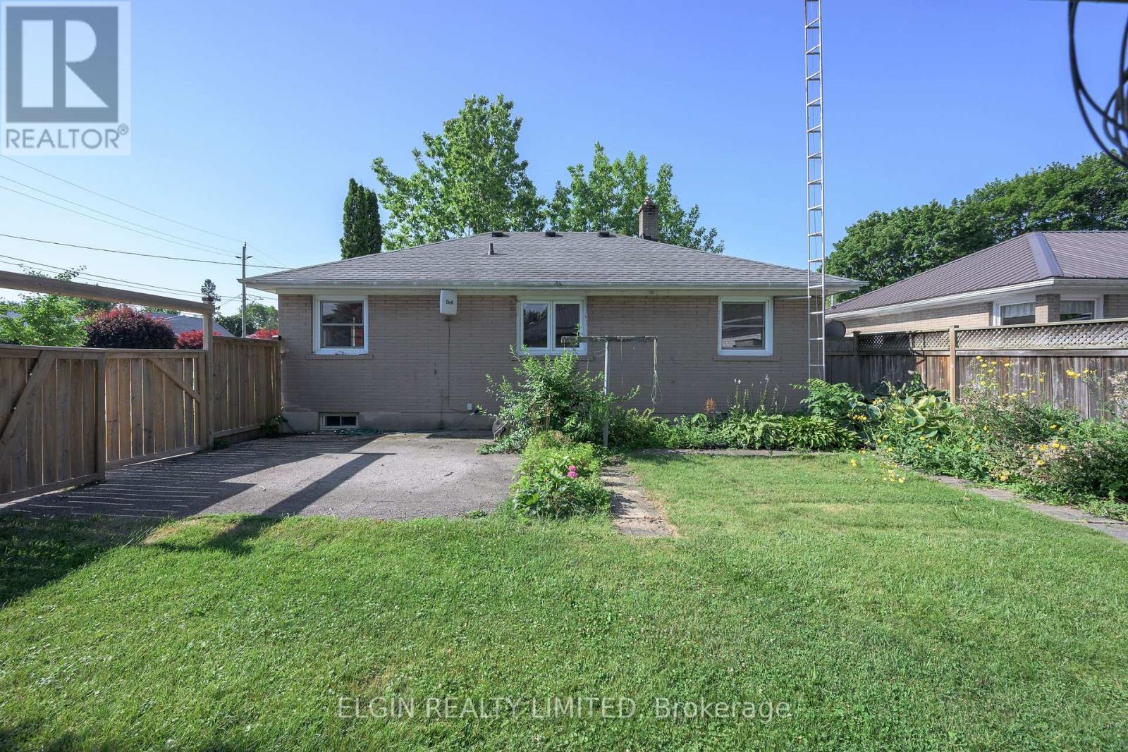 90 DUNKIRK DRIVE - 26