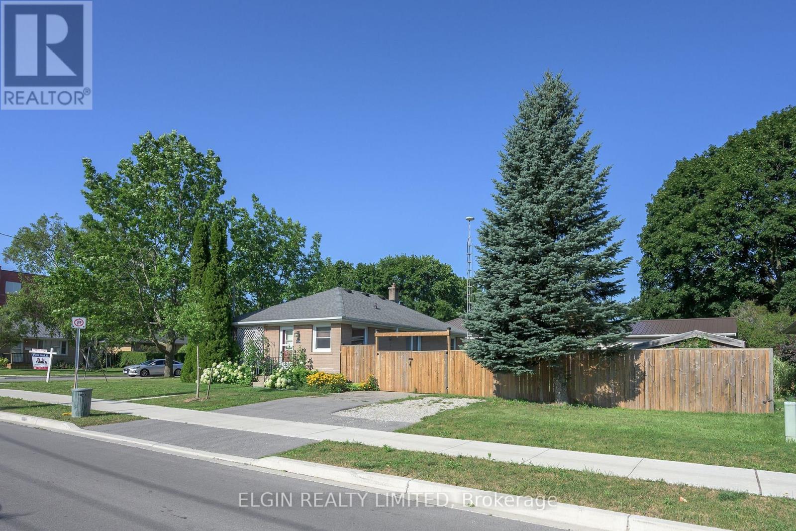 90 DUNKIRK DRIVE - 27