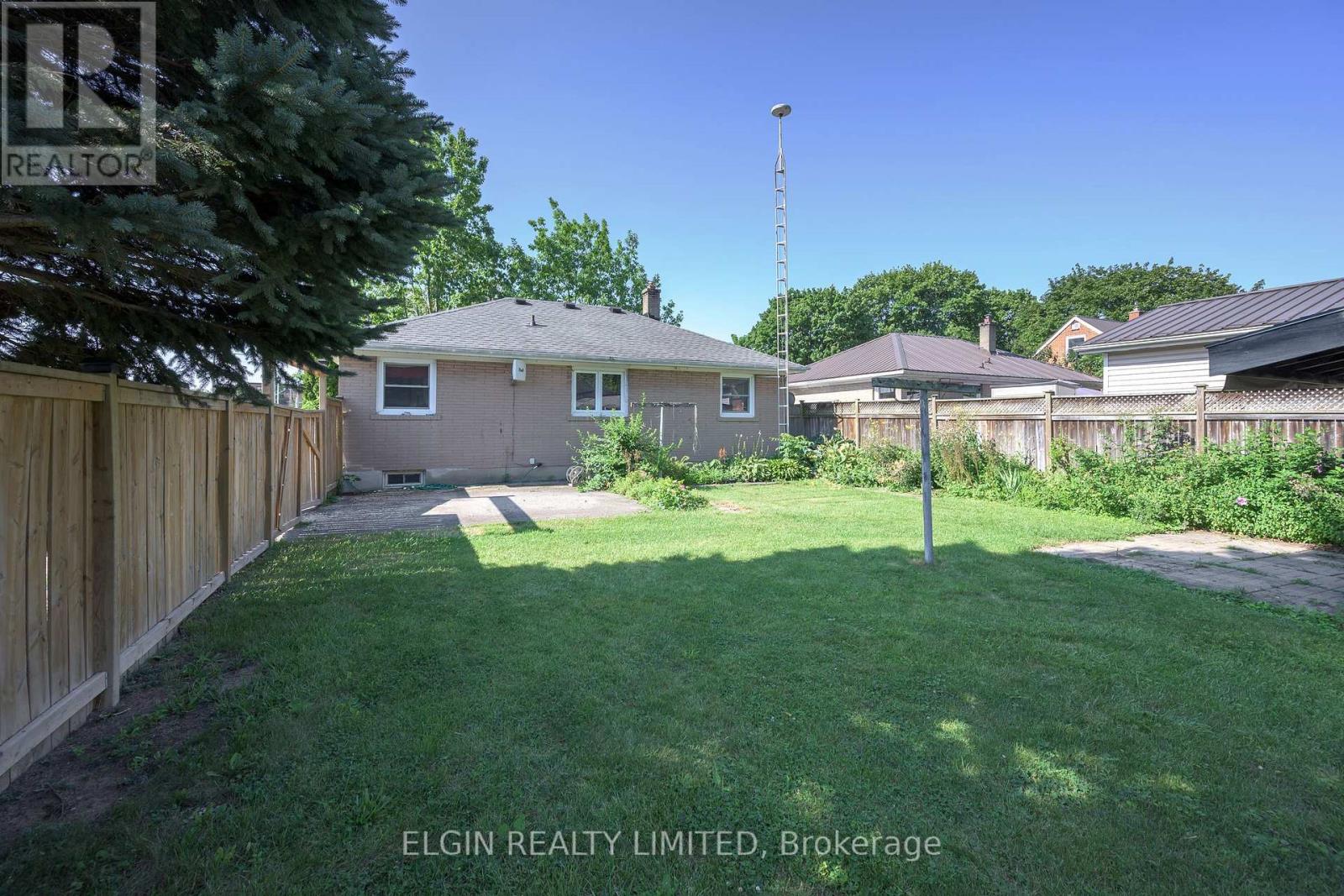 90 DUNKIRK DRIVE - 29