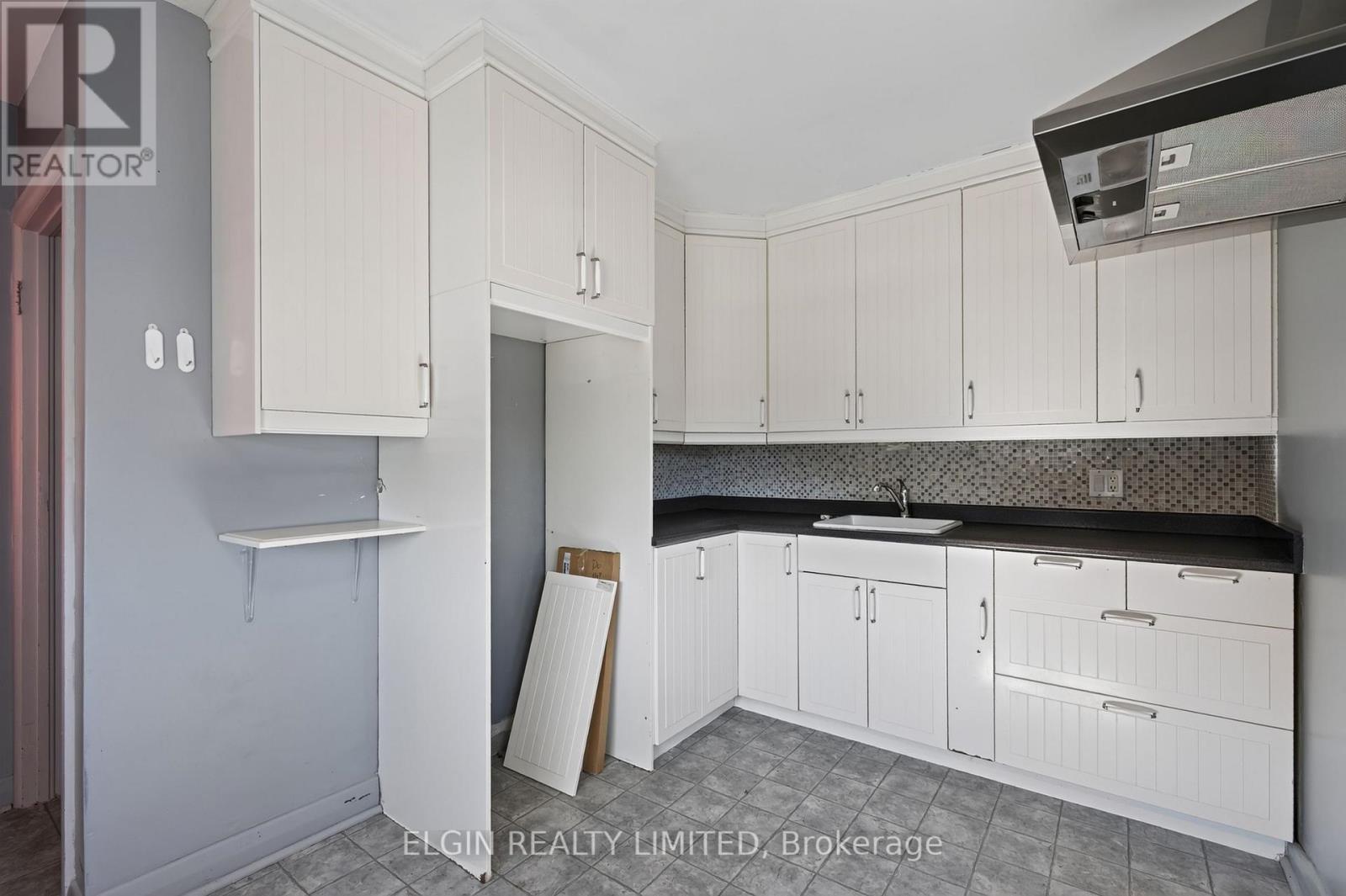 90 DUNKIRK DRIVE - 3