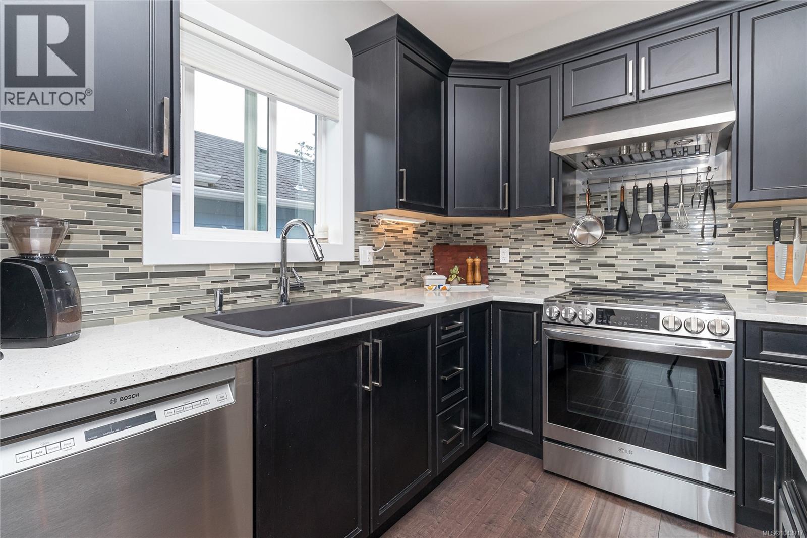 924 Snowdrop Avenue, Saanich