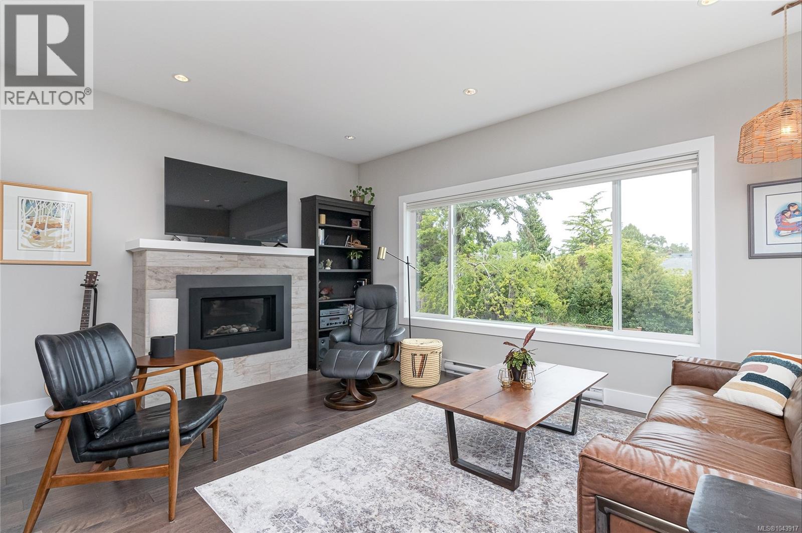  924 Snowdrop Avenue, Saanich