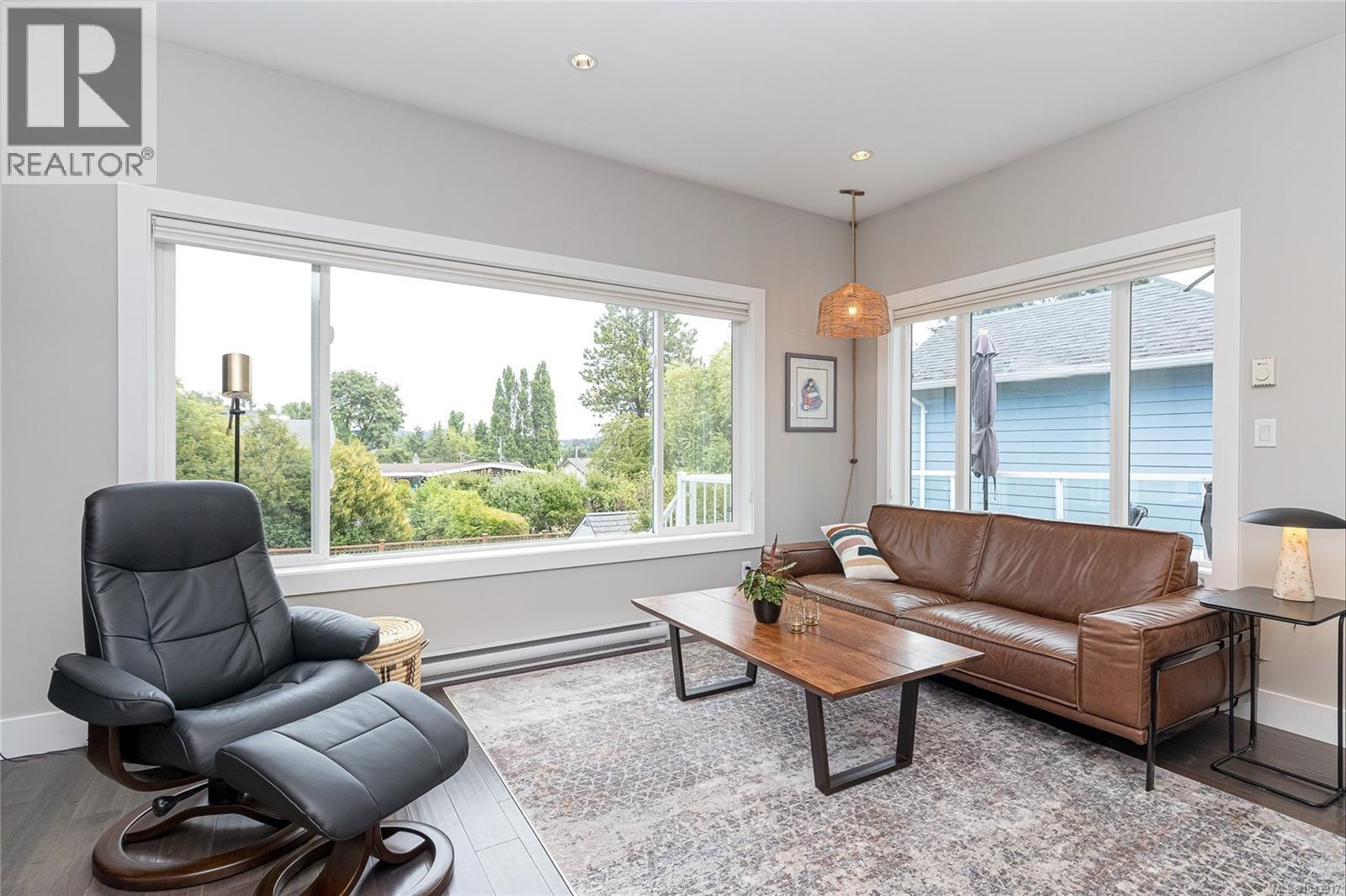  924 Snowdrop Avenue, Saanich