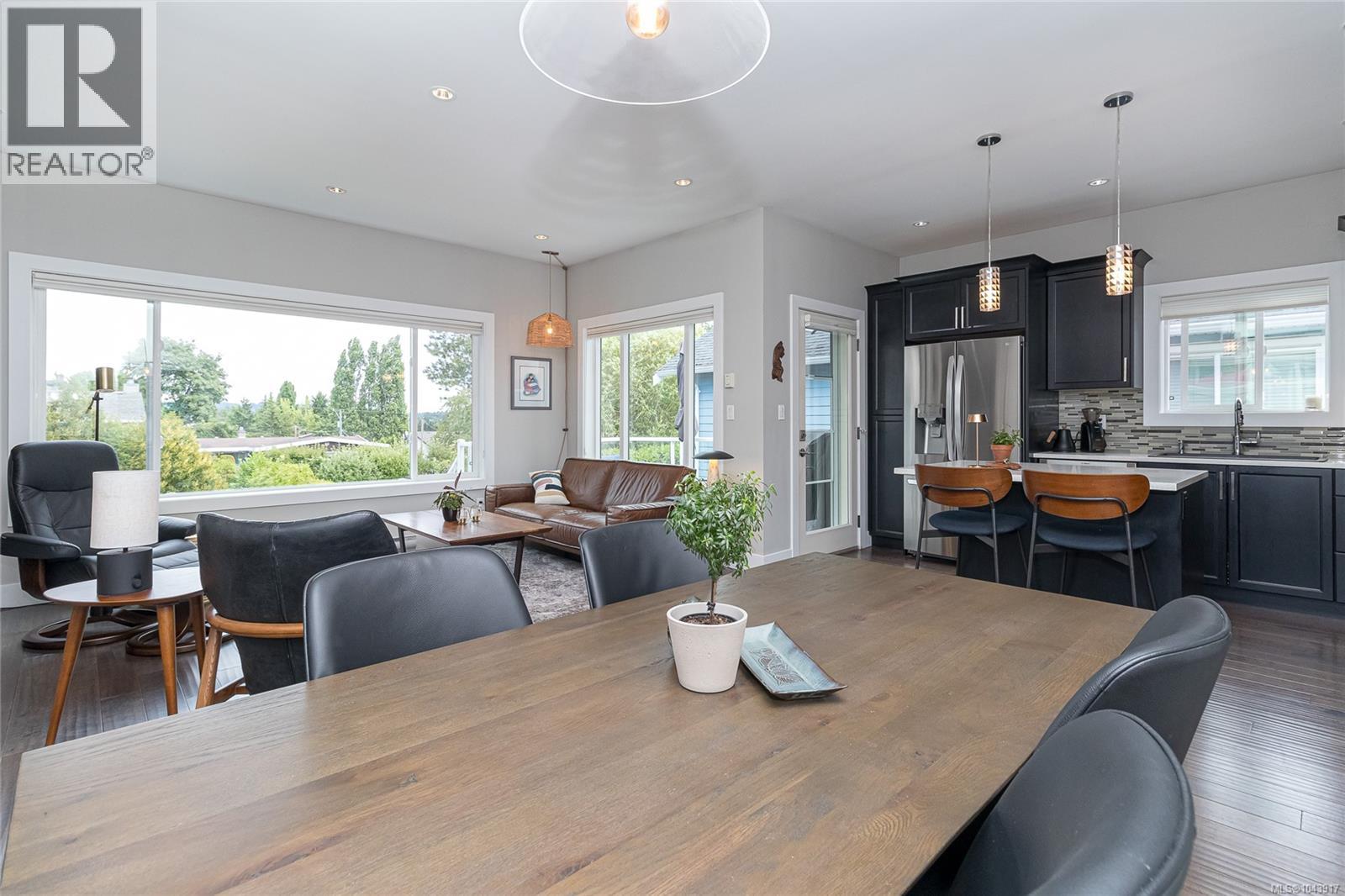  924 Snowdrop Avenue, Saanich