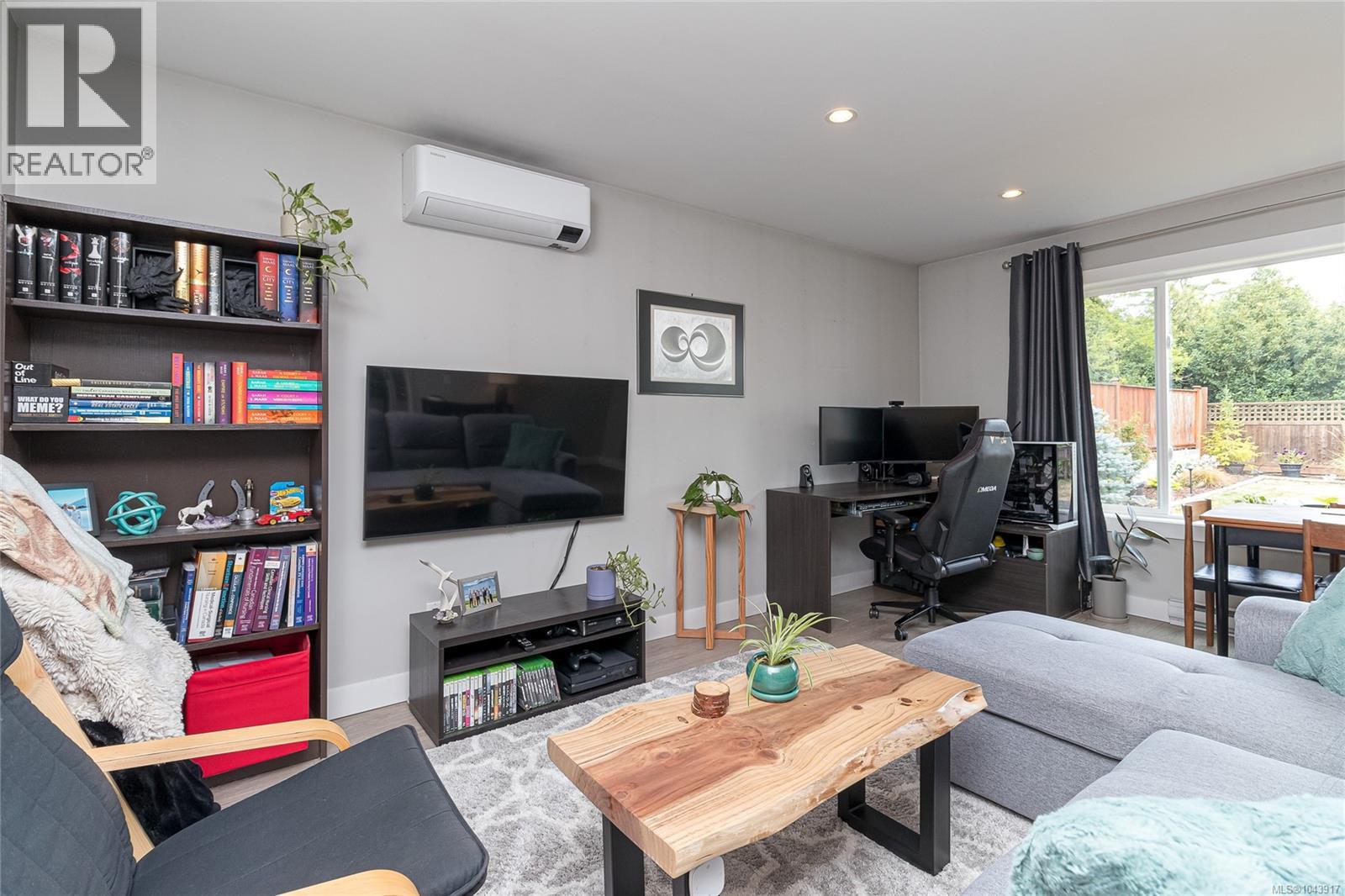  924 Snowdrop Avenue, Saanich
