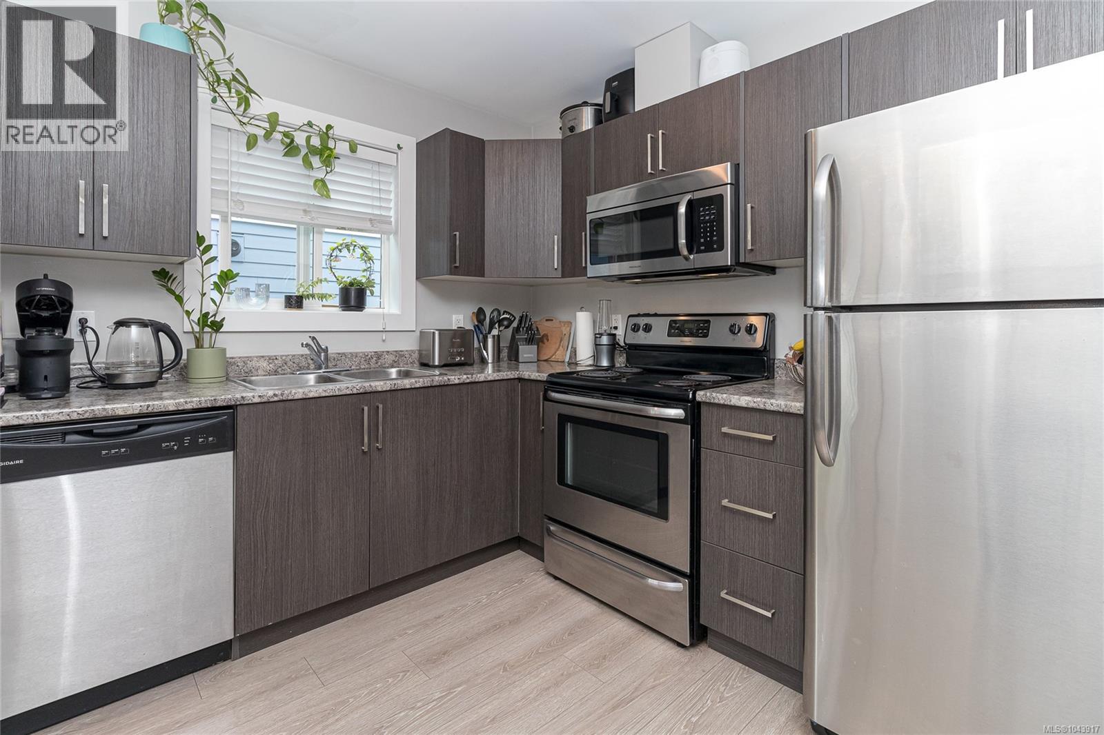  924 Snowdrop Avenue, Saanich