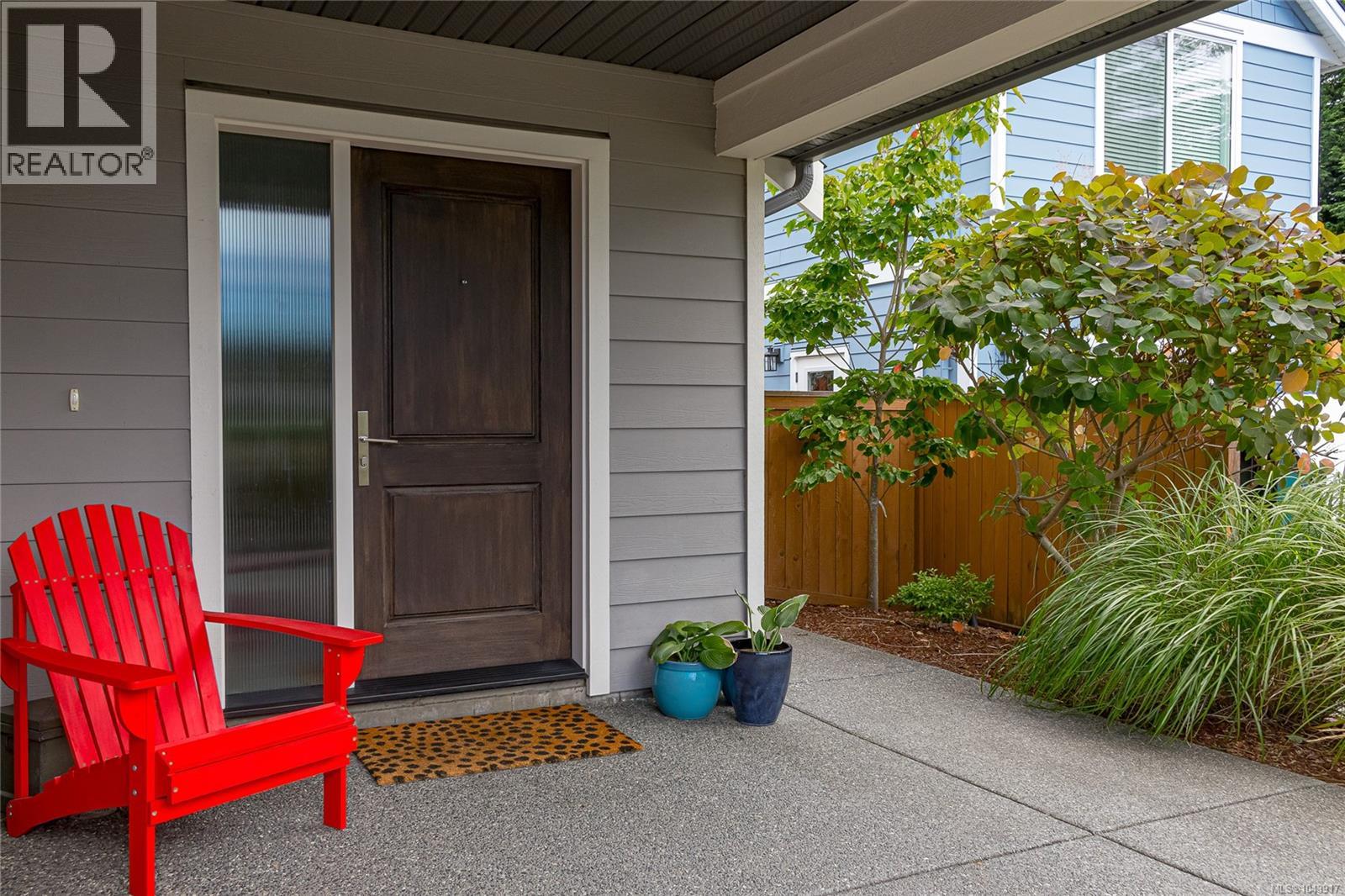  924 Snowdrop Avenue, Saanich