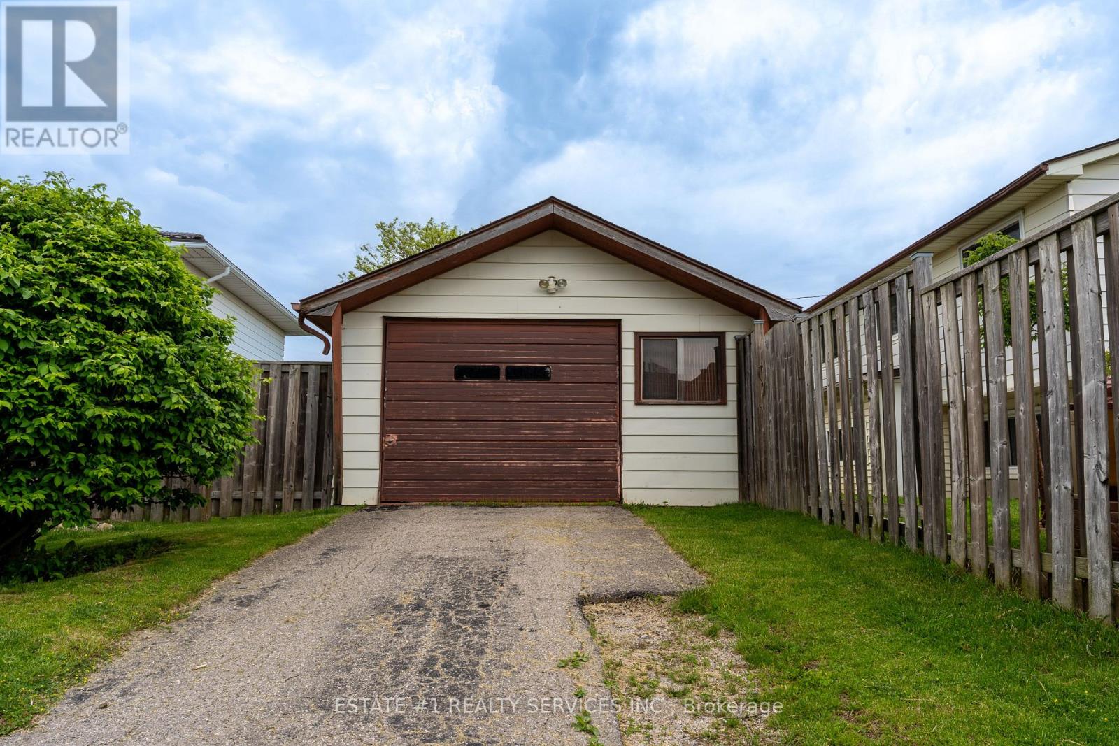 43 DYER STREET - 25