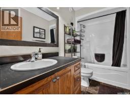 1105 Hochelaga Street W, Moose Jaw, SK S6H2J3 Photo 17