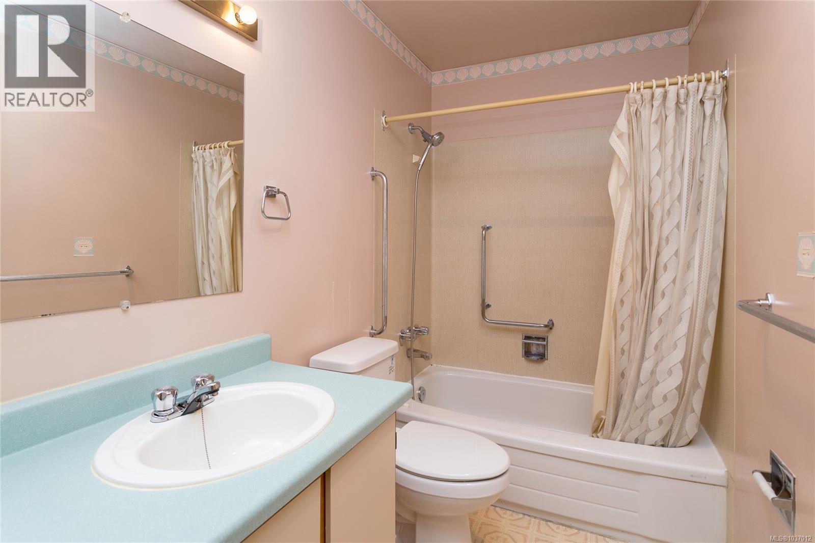 #409 3255 Glasgow Ave - 5