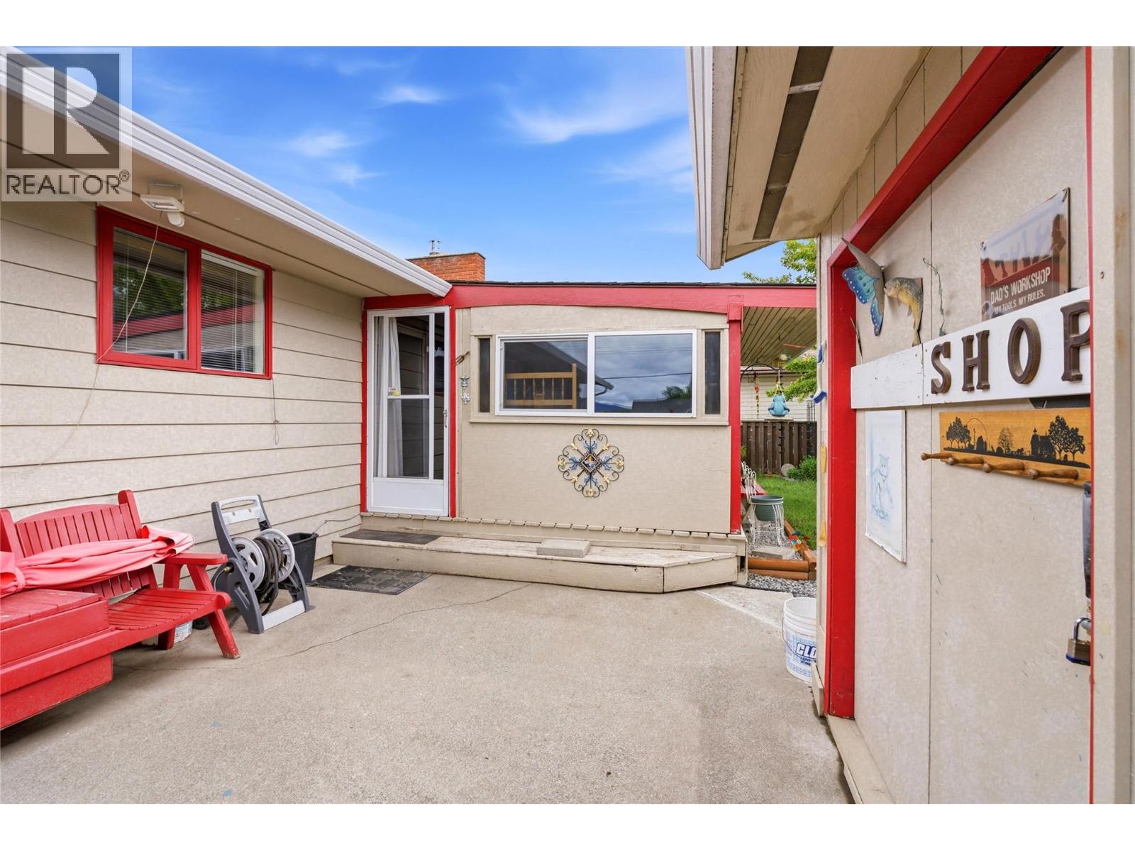 2102 CLAPPERTON Avenue - Image 3