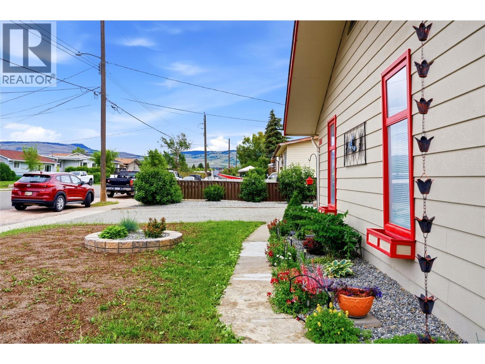 2102 CLAPPERTON Avenue - 61
