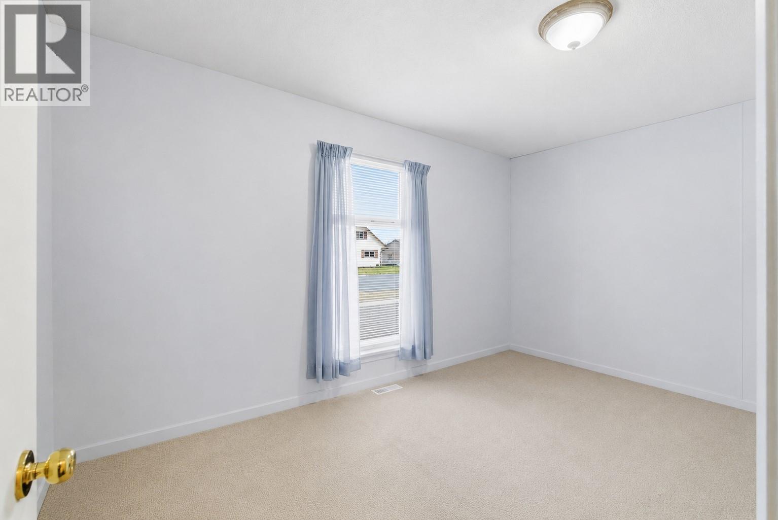 2102 CLAPPERTON Avenue - 44