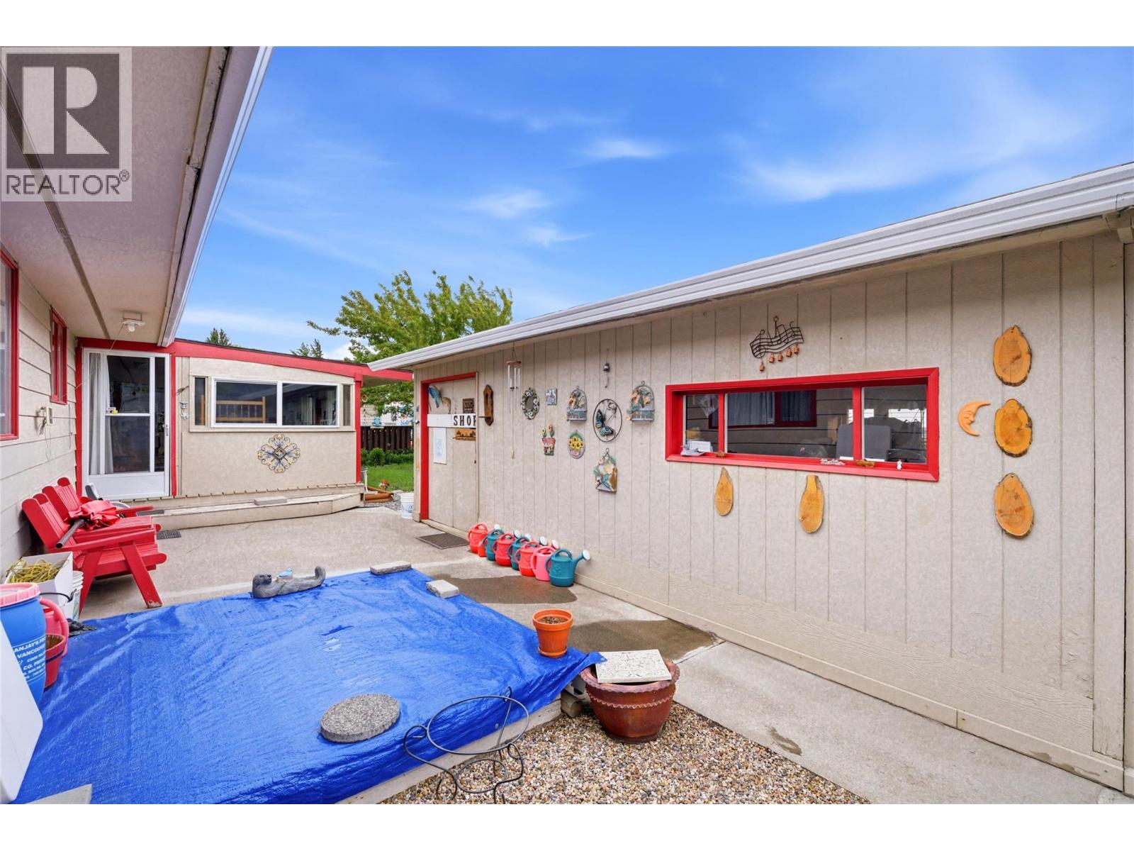 2102 CLAPPERTON Avenue - 56