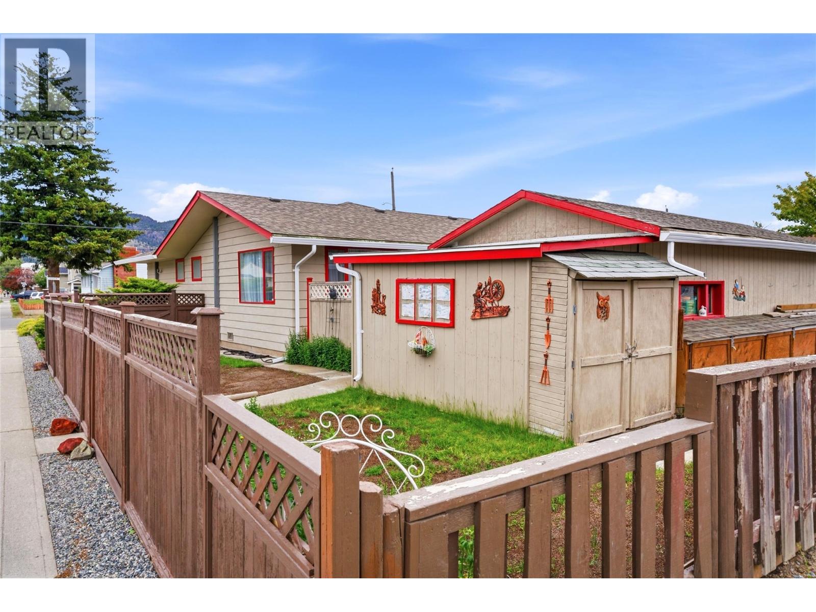 2102 CLAPPERTON Avenue - 2